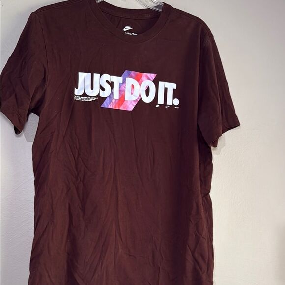 Nike Brown Short Sleeve Tee with Bold Graphic - Picture 3 of 8